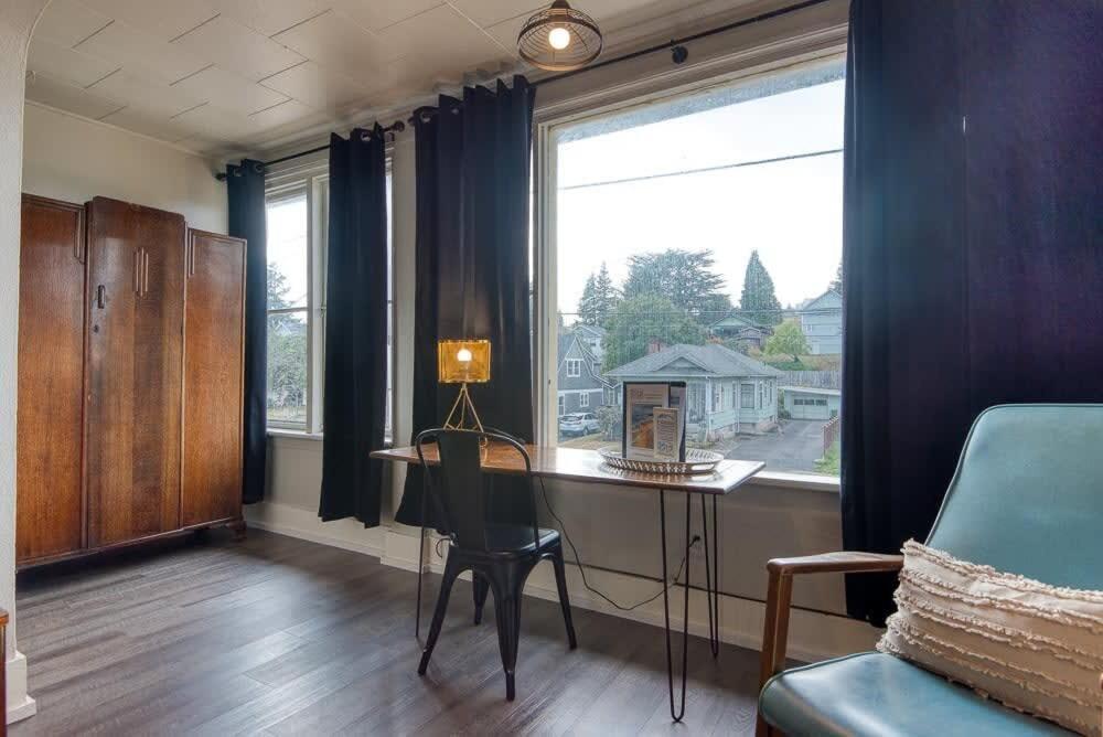 #Stayinmydistrict Historic Apartment Near Downtown クースベイ エクステリア 写真